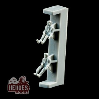 1/144 WW2 Pilots Seated. Pose 1